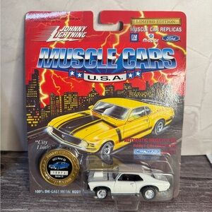 NIB Johnny Lightning Limited Edition Muscle Car Replica 1972 Nova SS White